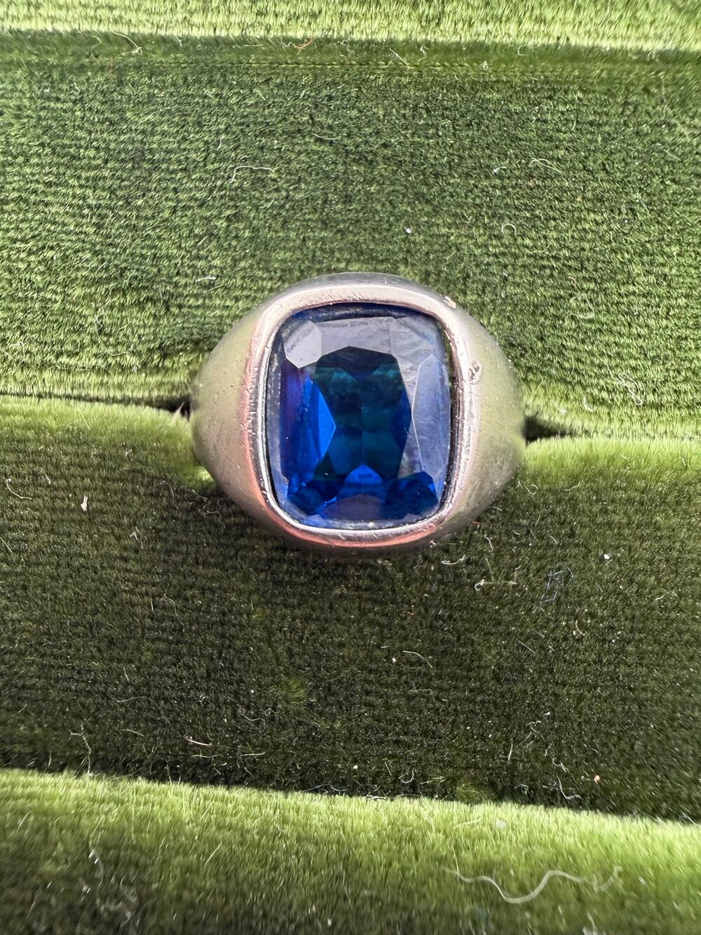 Town and Country Jewelry Import blue spinel sterling silver signet ring Sz 4